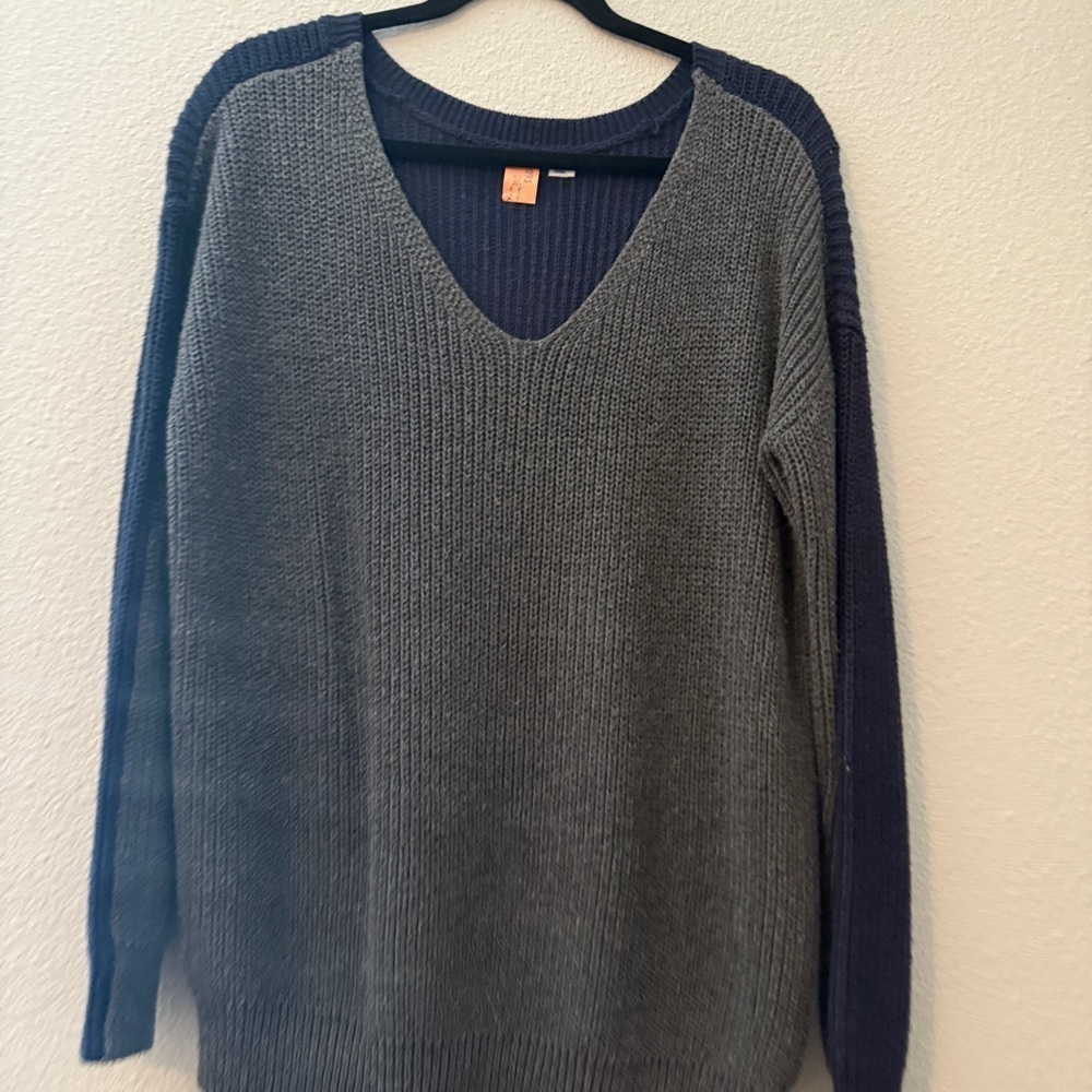 Urban Outfitters Navy Blue & Gray Women’s Sweater - Picture 2 of 6